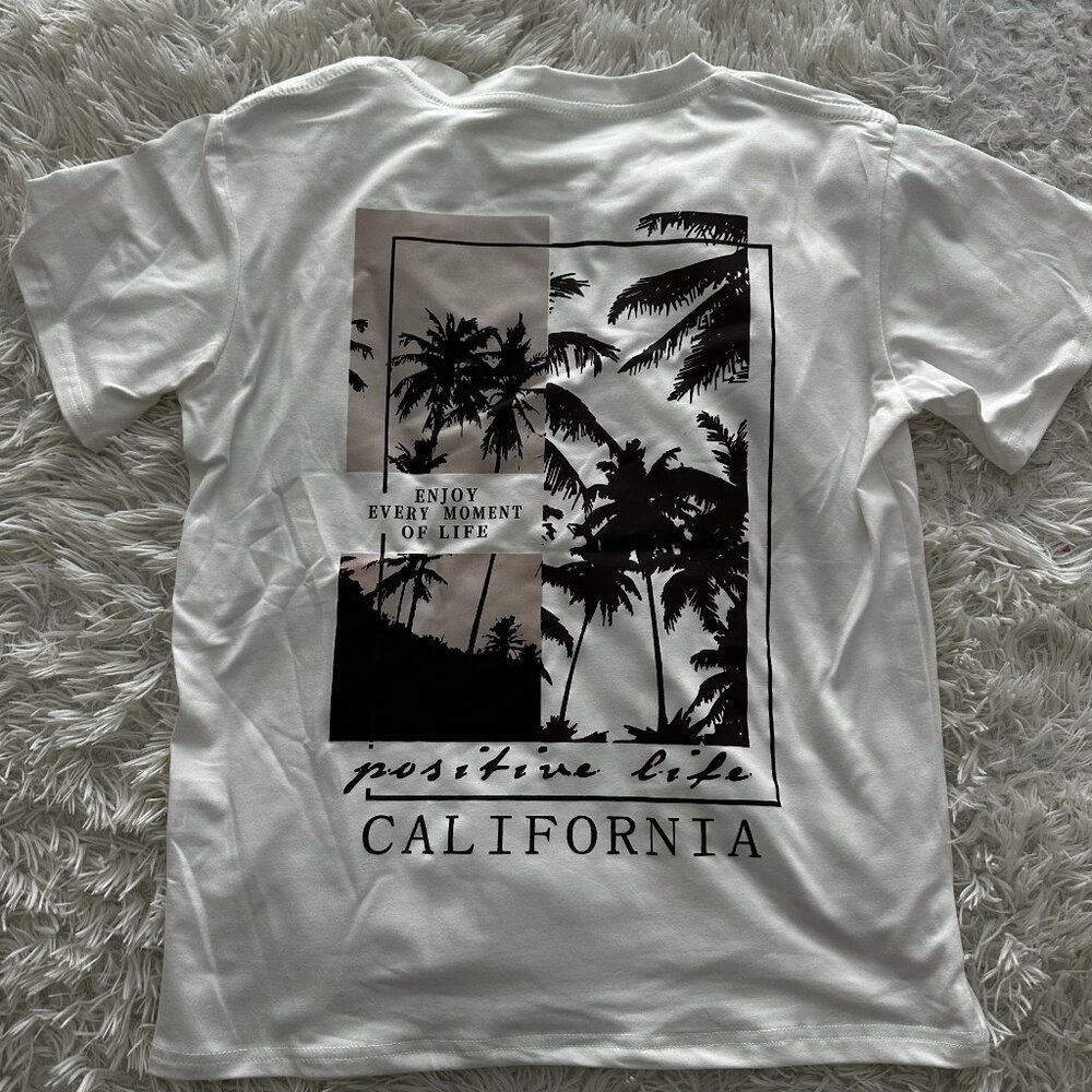 Amazon Women's White California Graphic Tee - Size Medium